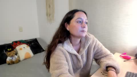 Mia   online show from 12.19.24