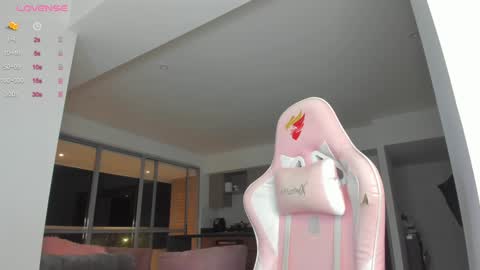 Snapshot of mia_yourmommy chatting on 01.22.25 online show from 01.22.25