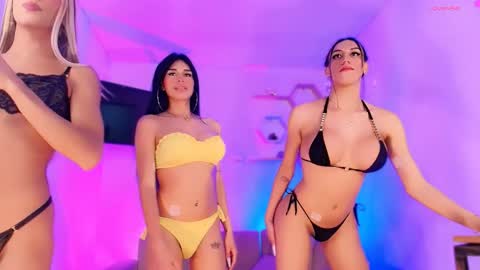 Snapshot of mia_yourmommy chatting on 01.28.25 online show from 01.28.25