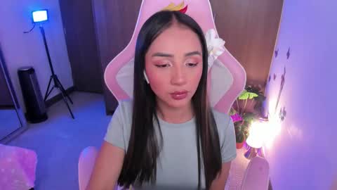 mia  nicolle online show from 11.20.25