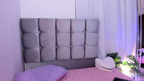 mia  nicolle online show from 02.03.26