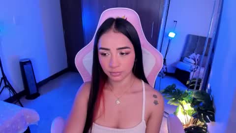 mia  nicolle online show from 02.08.26