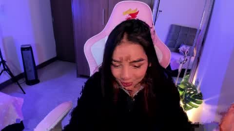 mia  nicolle online show from 04.09.26