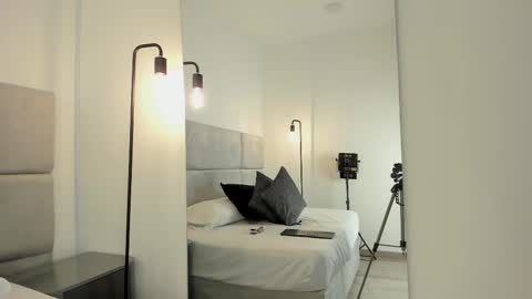 Mia  online show from 02.26.26