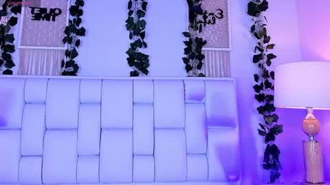 Mia online show from 03.24.26