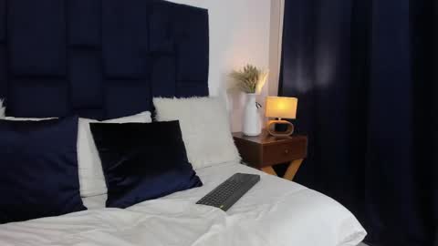 Snapshot of miaa_queen2 chatting on 02.12.25 Mia online show from 02.12.25