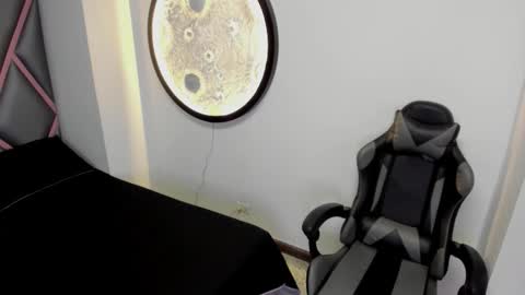 Mia online show from 10.02.25