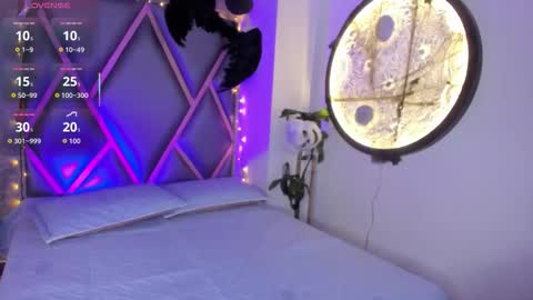 Mia online show from 10.14.25