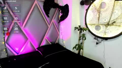 Mia online show from 10.29.25