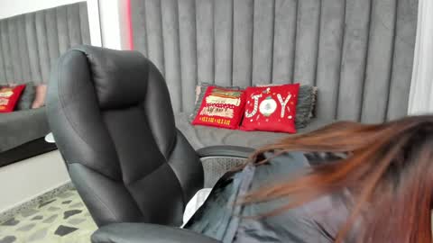 Mia online show from 12.16.24