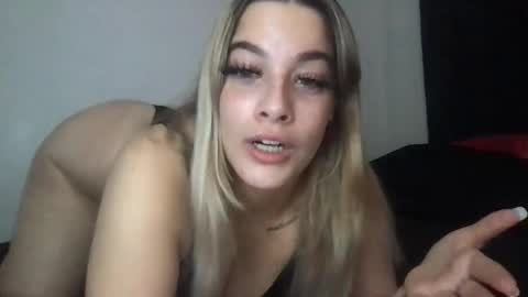 Mia Moji online show from 10.06.25