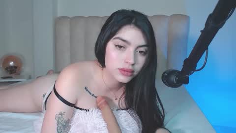 Mia  online show from 10.02.25