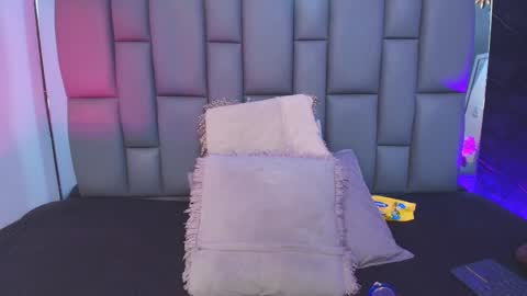 Mia online show from 10.02.25