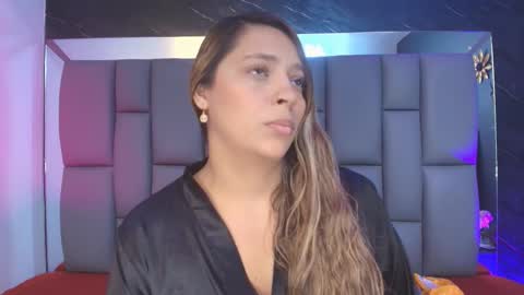 Mia online show from 10.17.25