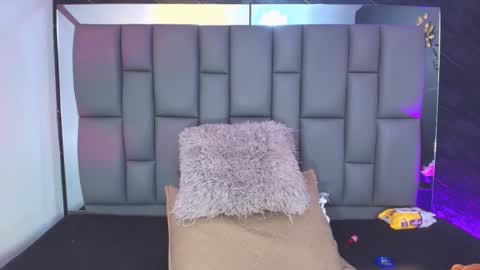 Mia online show from 11.18.25