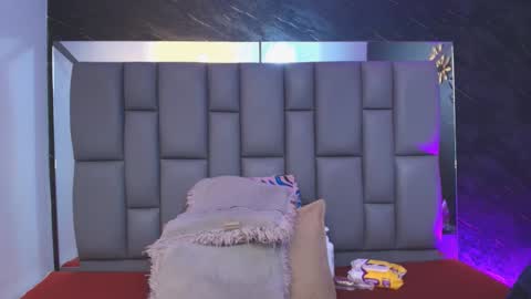 Mia online show from 11.21.25