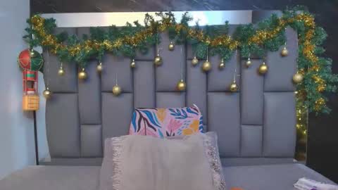 Mia online show from 12.15.25