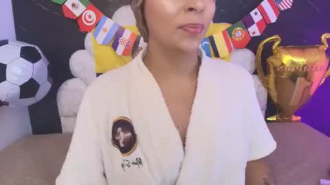 Snapshot of miaabrown__ chatting on 07.10.26 Mia online show from 07.10.26