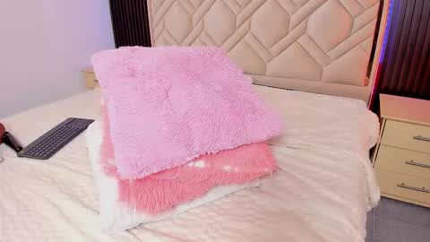 Miaa Farrel online show from 01.11.26