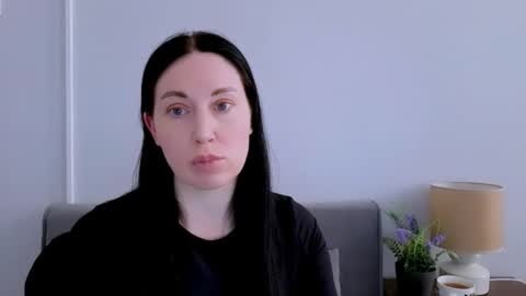 Mia online show from 04.04.26