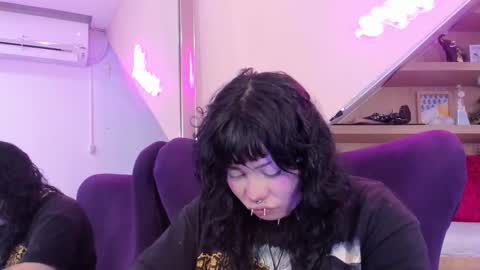 Mia online show from 11.15.25