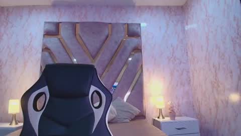 Im Miss Mia online show from 12.16.25