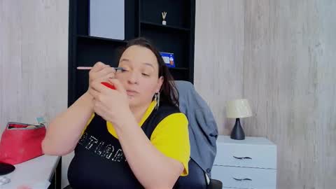 Im Miss Mia online show from 12.22.25