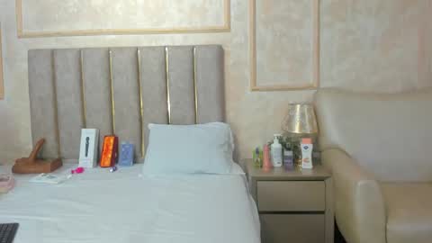 Miaasummer online show from 04.15.26