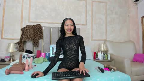 Miaasummer online show from 07.02.26