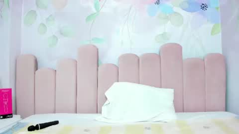 Mia online show from 07.04.26