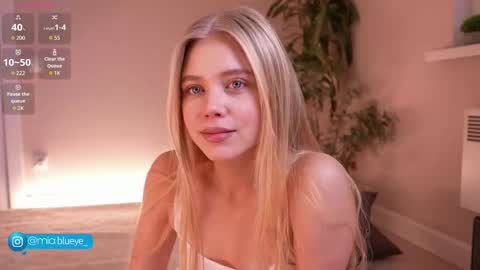 Snapshot of miablueye chatting on 10.27.25 miablueye online show from 10.27.25