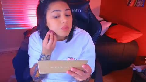 Mia online show from 01.04.25