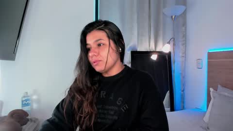 IG Yojanagomez  online show from 02.17.25