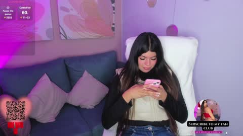 Snapshot of miadlucca chatting on 01.22.25 Mia online show from 01.22.25