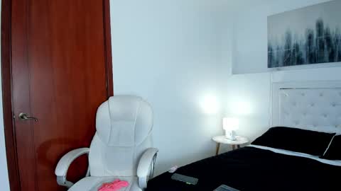 Mia online show from 02.12.25