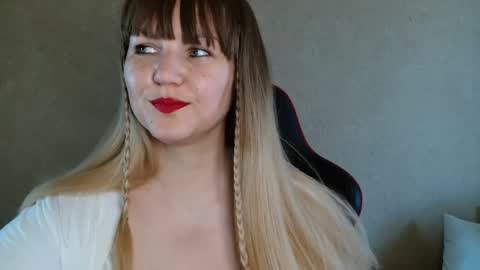 Snapshot of miafoxisja chatting on 09.11.25 MiaFoxisJa online show from 09.11.25
