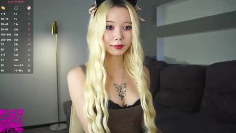 Mia online show from 09.28.25