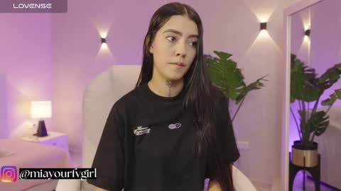 Mia Gomez online show from 10.17.25