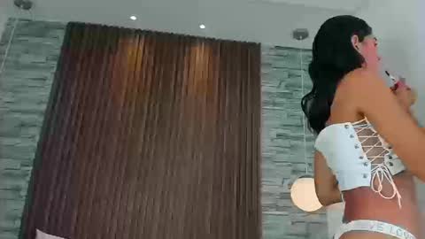 Snapshot of miagomezx chatting on 09.22.25 miagomezx online show from 09.22.25