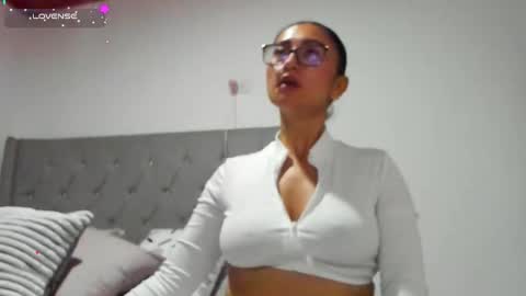 Mia  online show from 10.24.25