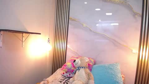 Snapshot of miah_princess chatting on 10.21.25 miah_princess online show from 10.21.25