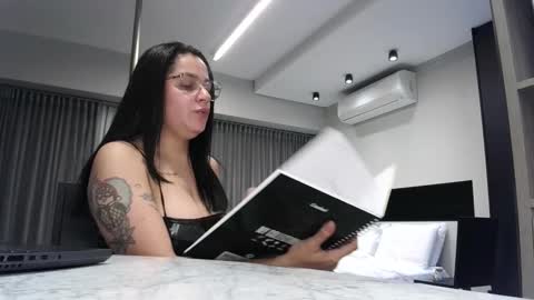 Ms Mia  Owner Of  Your Mind online show from 02.02.25