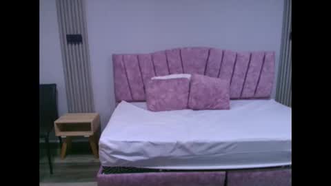 MIA HOTMEZ online show from 09.24.25