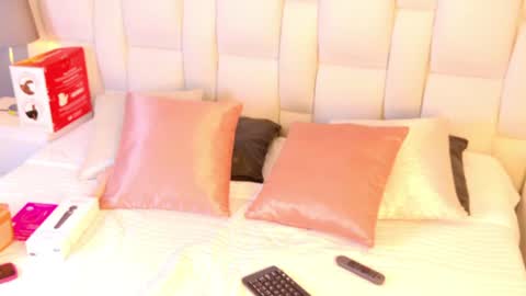 Snapshot of miakelsey chatting on 06.18.26 Mia online show from 06.18.26