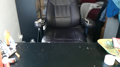 Snapshot of miaking chatting on 10.03.25 Mark online show from 10.03.25