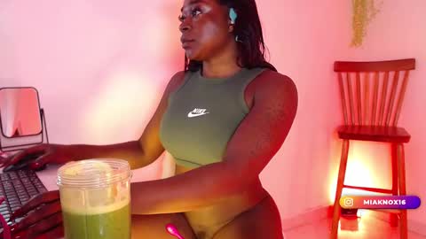 Snapshot of miaknox chatting on 03.05.25 Mia online show from 03.05.25