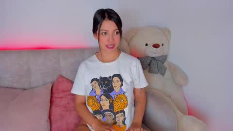 Snapshot of miakris1 chatting on 03.08.25 miakris1 online show from 03.08.25