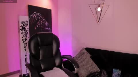 Call me Mia  online show from 10.27.25