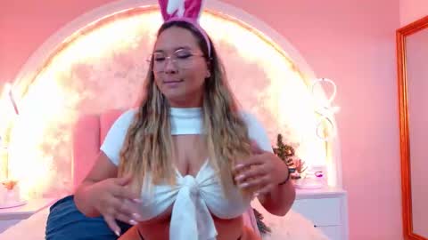 Mia online show from 12.15.25