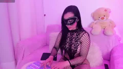 Snapshot of mialover1_ chatting on 06.19.26 Mia online show from 06.19.26